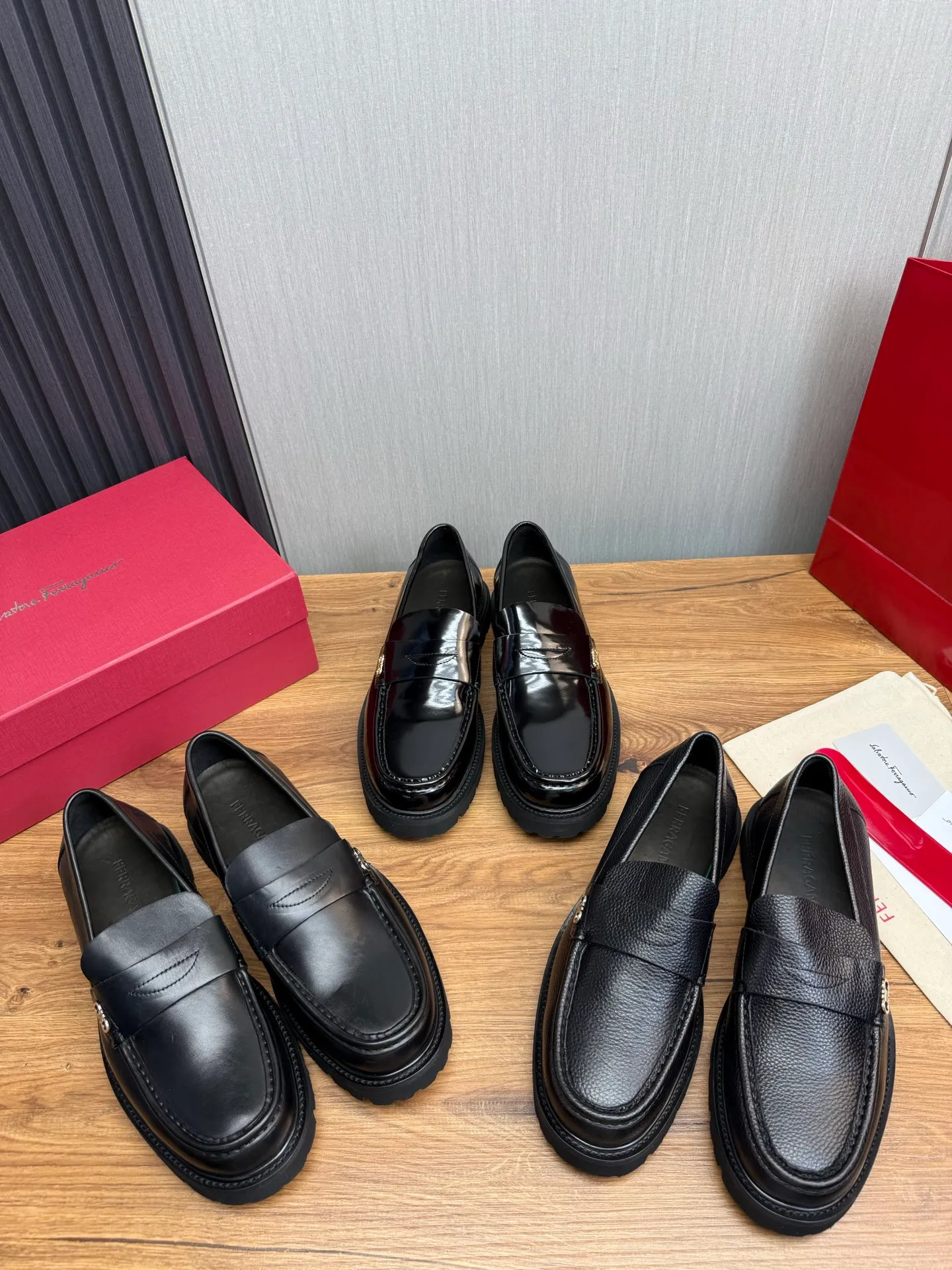 Men's shoes 💰880💰 Ferragamo. [Ferragamo] Men's Loaf leather shoes, the latest hot style, 1:1 original purchase quality, top quality, imported open-edge beaded cowhide leather on the upper, hand-made three-dimensional stitching highlights the round toe design, the inner foot pads are all imported cowhide, with original wear-resistant foam outsole, matching code 39-44, (38, 45 custom-made, non-refundable)